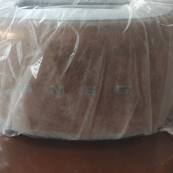 Smeg Rose Gold limited edition 2 slice toaster NWT - Picture 10 of 16